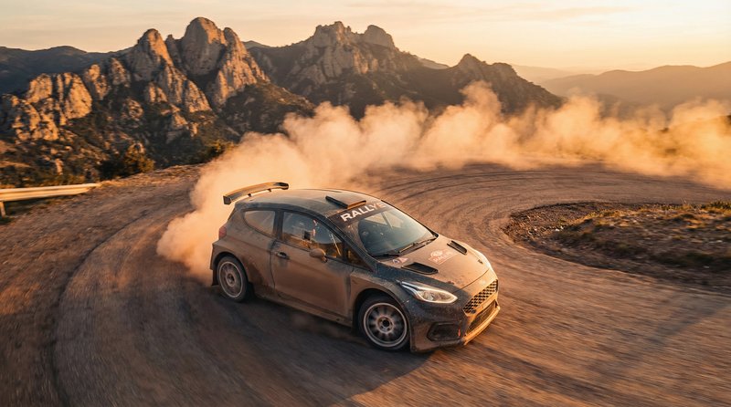 萝莉塔跑车视频分享：山路拉力赛